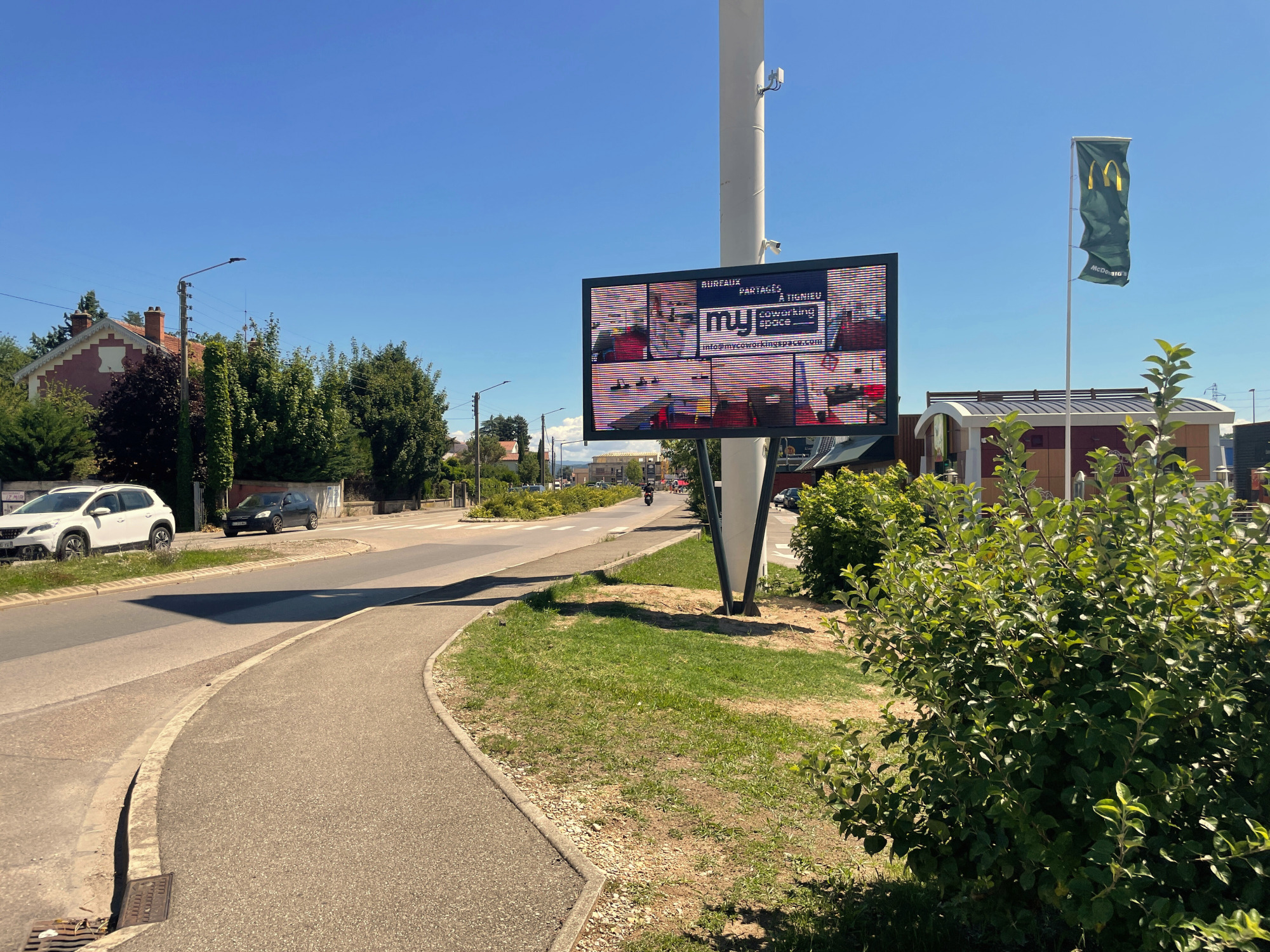 Panneau LED publicitaire à Tignieu